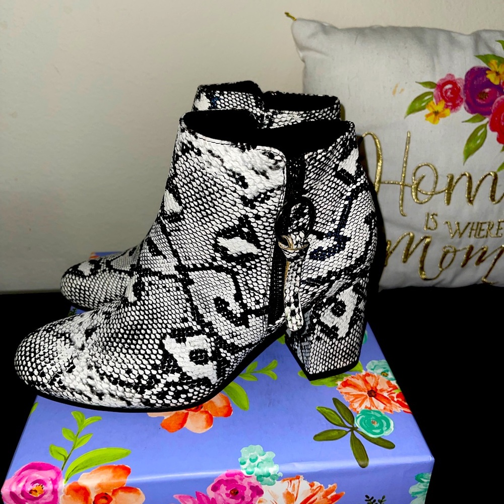 Snake skin black and white booties size 7